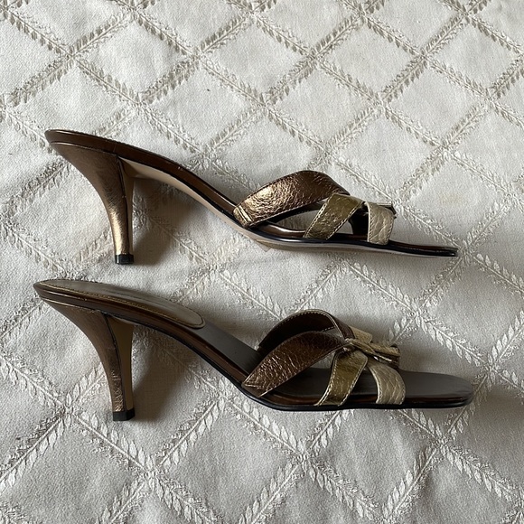 Bandolino Heel Sandal, shiny leather, like new, size 8.5 - Picture 6 of 10